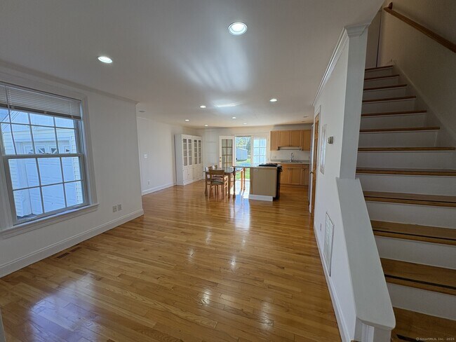 Building Photo - 88 Garden Dr