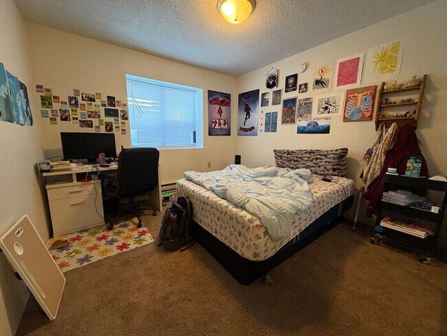 Building Photo - $1,050 | 2 Bedroom, 1 Bathroom Apartment | Pet Friendly* | Available for August 1st, 2026 Move In!