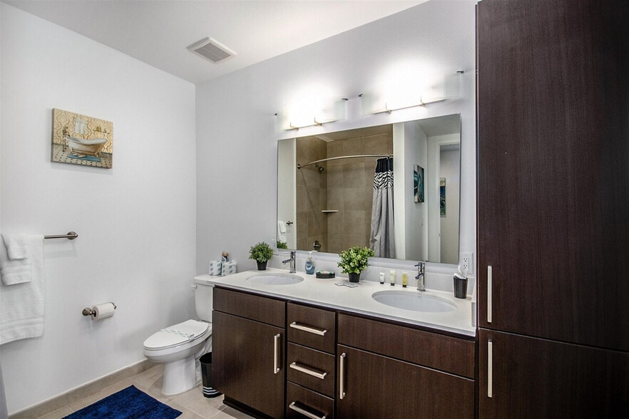 Building Photo - 2002 Holcombe Blvd