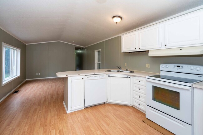 Building Photo - Country Living on a Private Acreage in Camas  - 2 Bedroom 1 Bath Manufactured Home