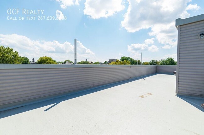 Building Photo - 625 N 52nd St