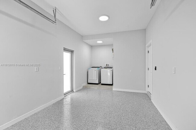 Building Photo - 320 Florida Blvd