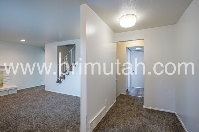 Building Photo - 4456 S Albright Dr