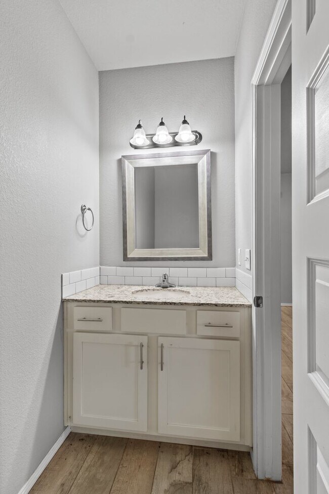 Building Photo - Rupple Meadows - 4 bed / 4 bathroom Coming In April