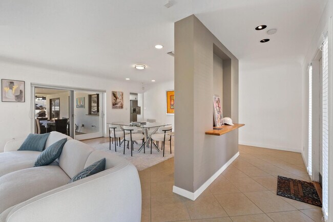 Building Photo - 3080 NE 43rd St