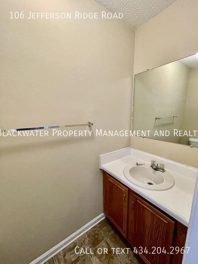 Building Photo - 106 Jefferson Ridge Rd