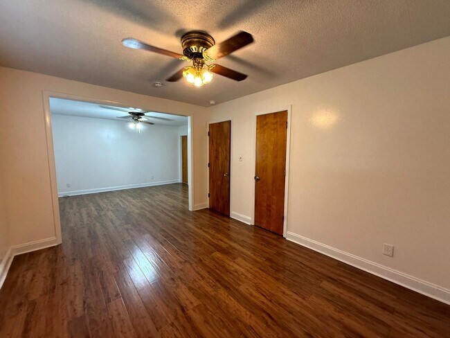 Building Photo - 6441 Kincross Ave