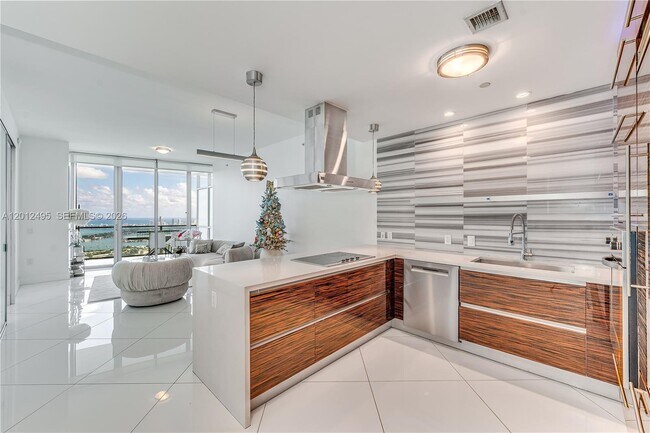 Building Photo - 1100 Biscayne Blvd