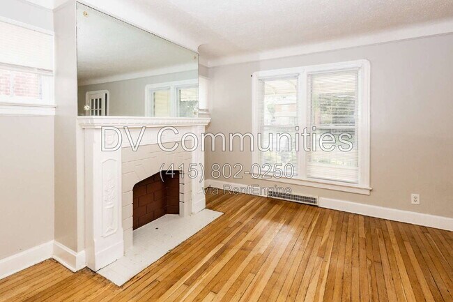 Building Photo - 340 E 197th St