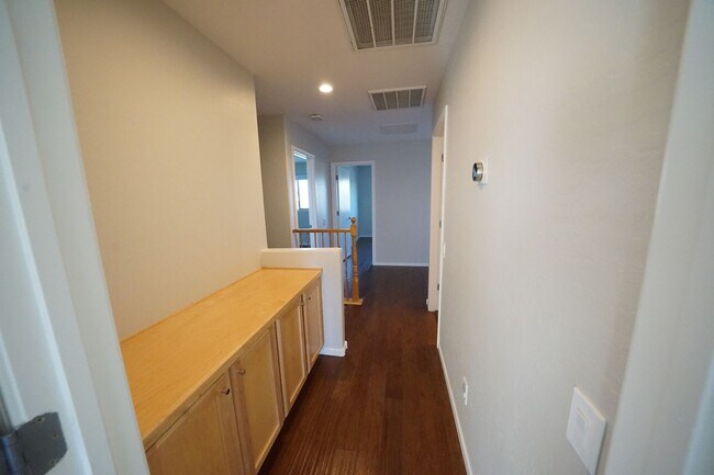 Building Photo - Showings Available NOW