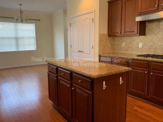 Building Photo - 512 Sandy Whispers Pl