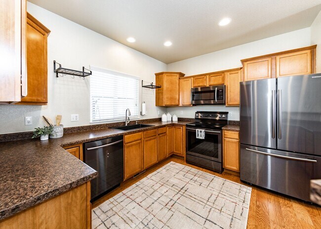 Building Photo - Cute End Unit 3 Bedroom Townhome in Lorson Ranch Next to Open Space