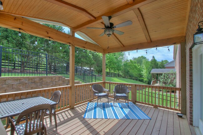 Building Photo - 1113 Camden Cir