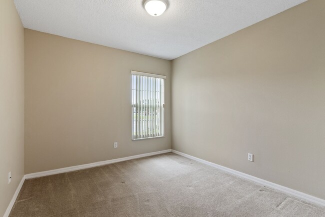 Building Photo - Move-in Special. Beautiful First floor con...