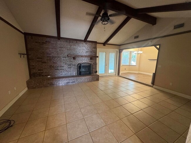 Building Photo - 2113 Selma Dr