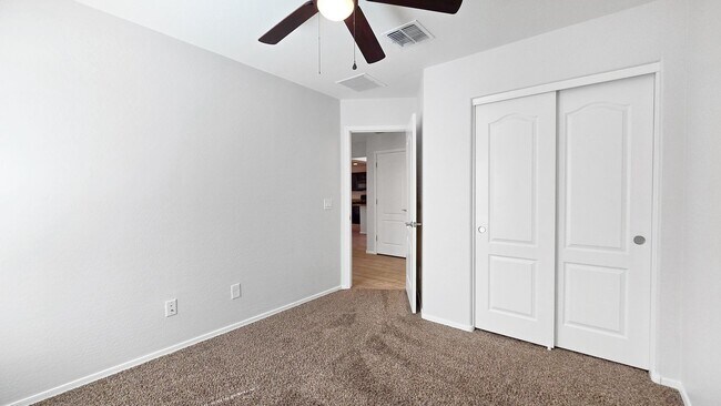 Building Photo - Popular Las Brisas community in Goodyear!