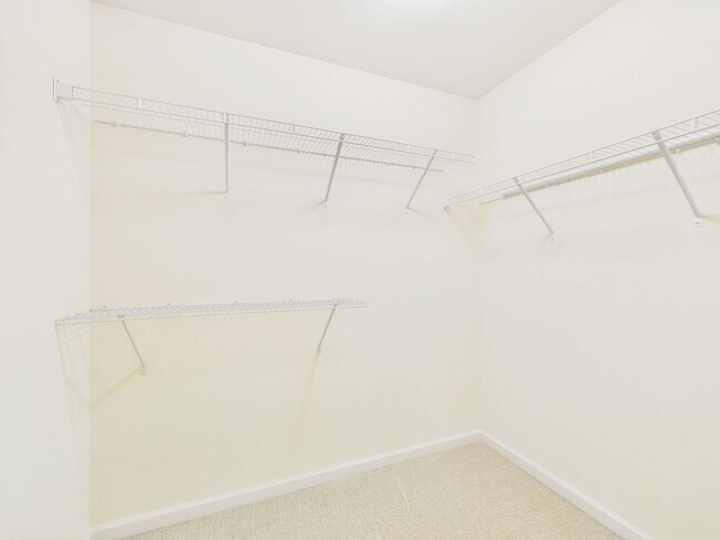 Building Photo - Spacious Townhouse on Mapleton Blvd.