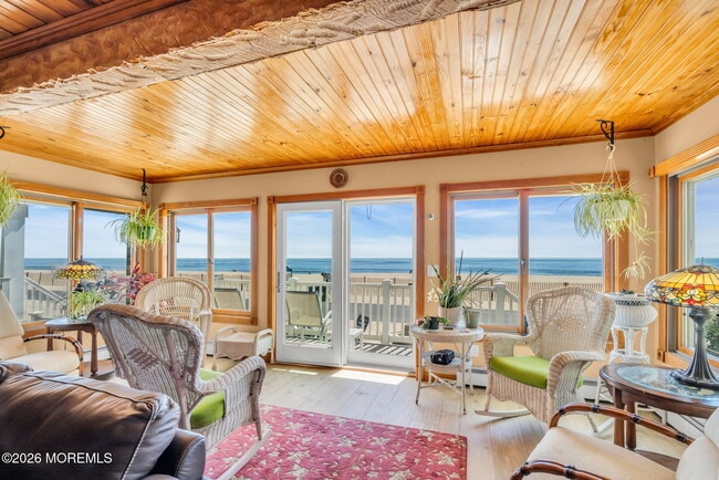Building Photo - 419 Beach Front