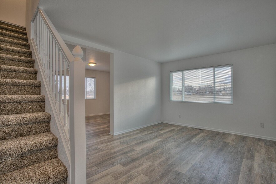 Building Photo - 624 26th St SW