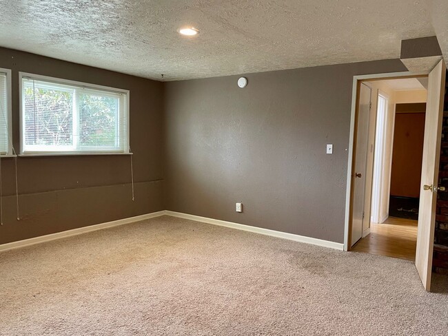 Building Photo - Charming 3 Bed 2.5 Bath Home in Newcastle