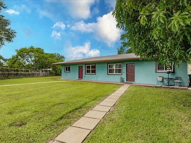 Building Photo - 5201 NW 17th Ct