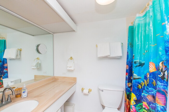 Building Photo - Fully Furnished Beach Front Condo on North Shore!