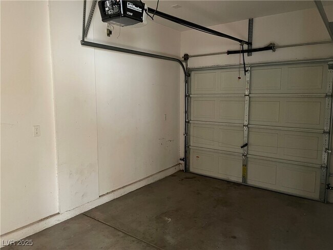 Building Photo - 10453 Masons Creek St