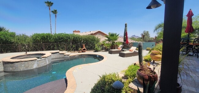 Building Photo - 16055 N Overlook Ct