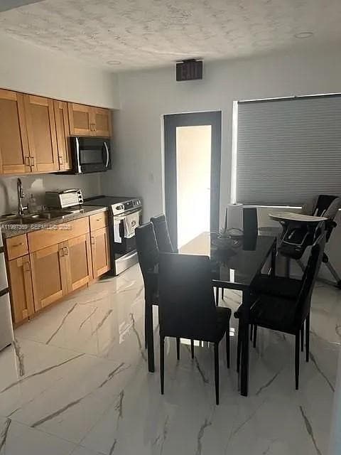 Building Photo - 11221 NE 9th Ave