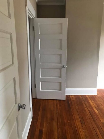 Building Photo - 141 W Northwood Ave