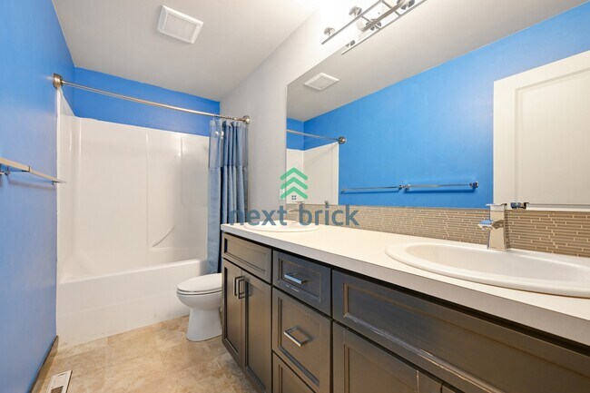 Building Photo - Stunning 3 Beds and 3 Bath Single Family with additional office space and entertainment room read...