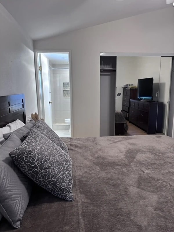 Building Photo - 9228 Ronda Ave