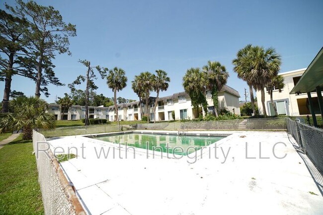 Building Photo - 2325 W Pensacola St