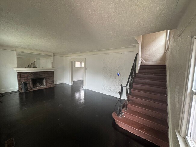Building Photo - 3 bed/ 1 Bath