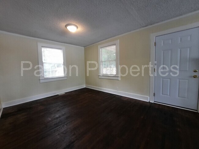 Building Photo - College Place Home