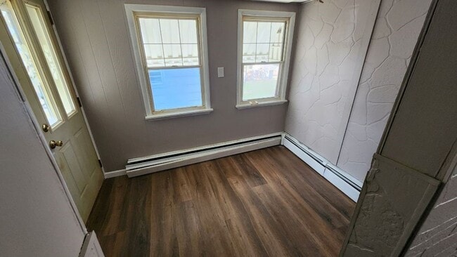 Building Photo - 3 bedroom 1 bathroom