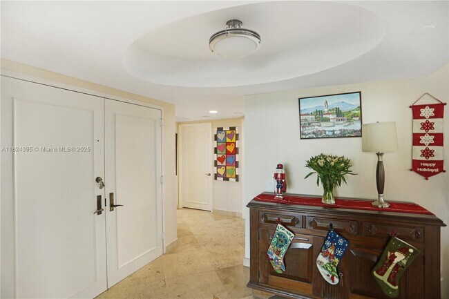Building Photo - 17555 Collins Ave