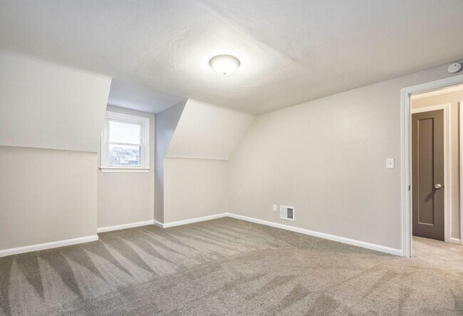 Building Photo - Stunning 2 bedroom home in Brookline available July 15!