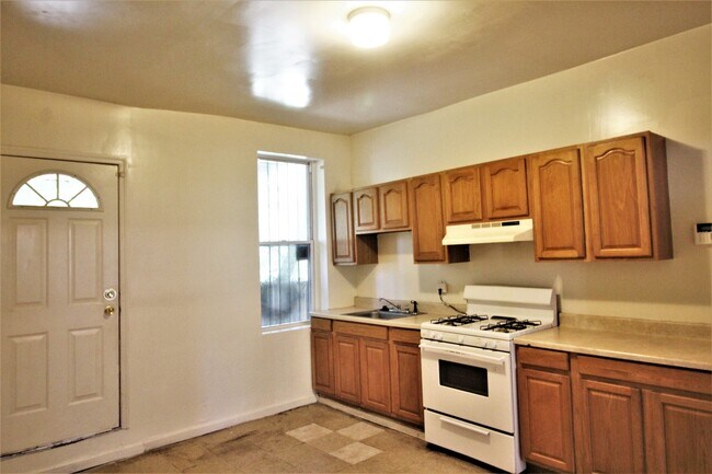 Building Photo - 2024/2025 JHU Homewood Off-Campus 6bd/3ba ...