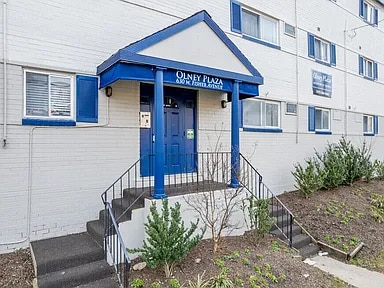 Building Photo - 630 W Fisher Ave