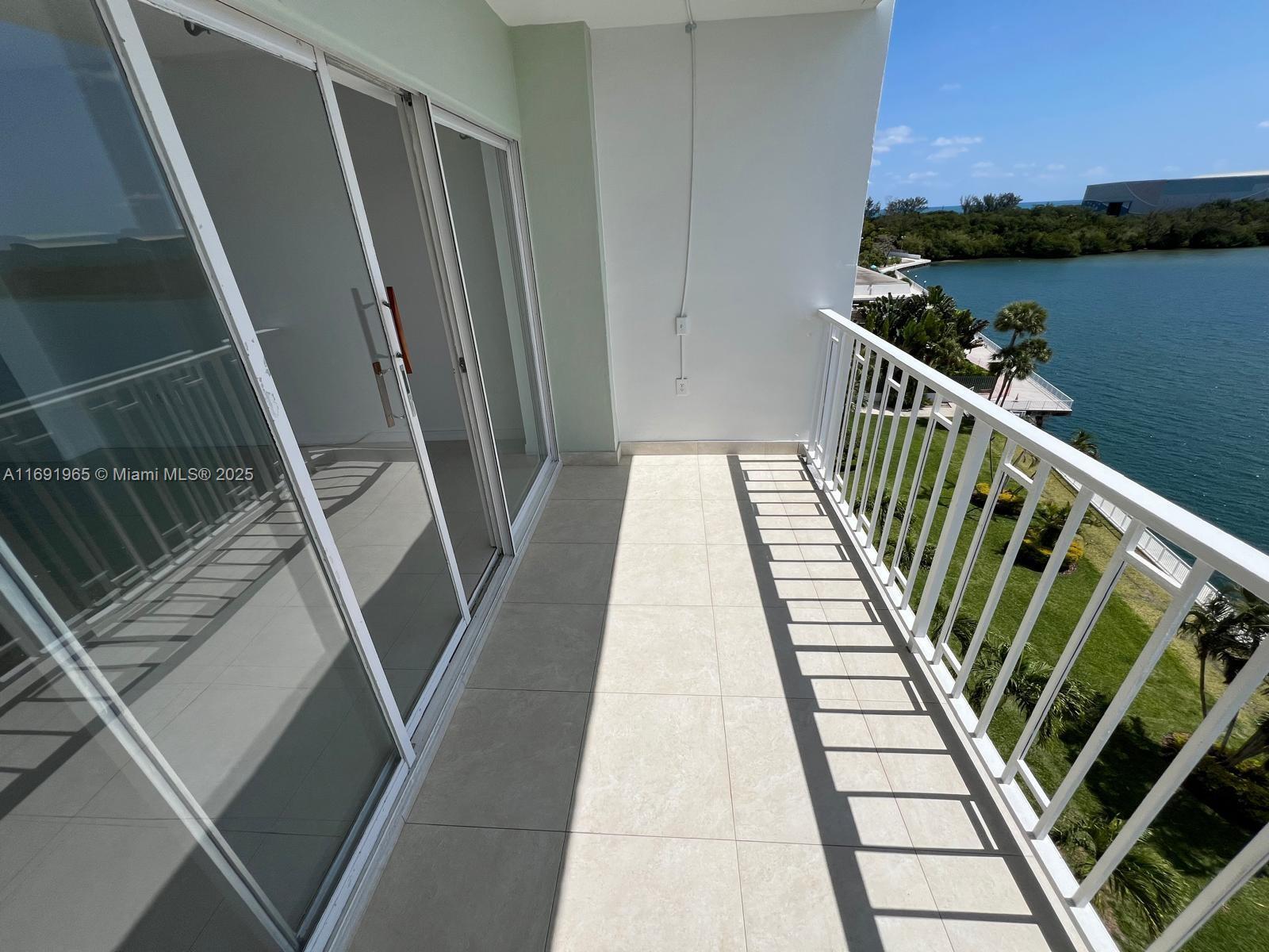 Building Photo - 500 Bayview Dr