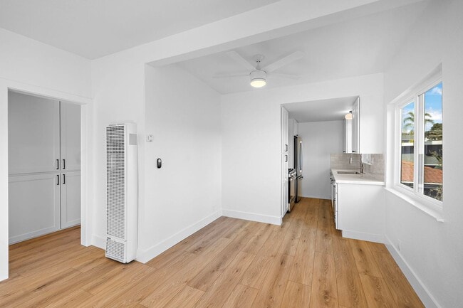 Building Photo - 213 Avenida Lobeiro