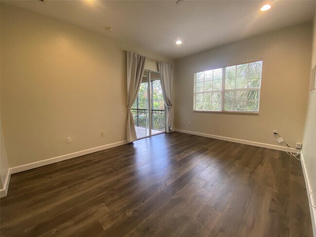 Building Photo - 8203 NW 128th Ln