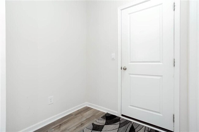 Building Photo - 607 Runnel Dr