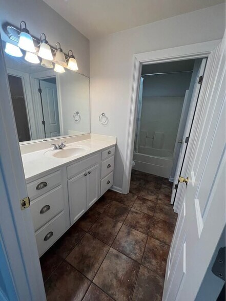 Building Photo - 14258 Woodlands Dr