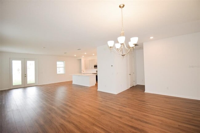 Building Photo - 2370 Lancashire St