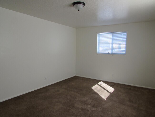 Building Photo - 2851 W 8750 S