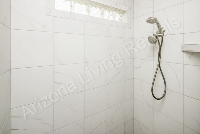 Building Photo - POOL HOME WITH CASITA