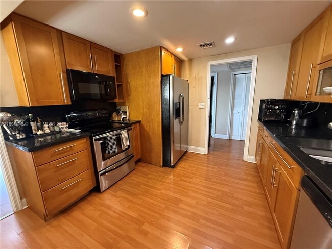 Building Photo - 1800 NE 114th St