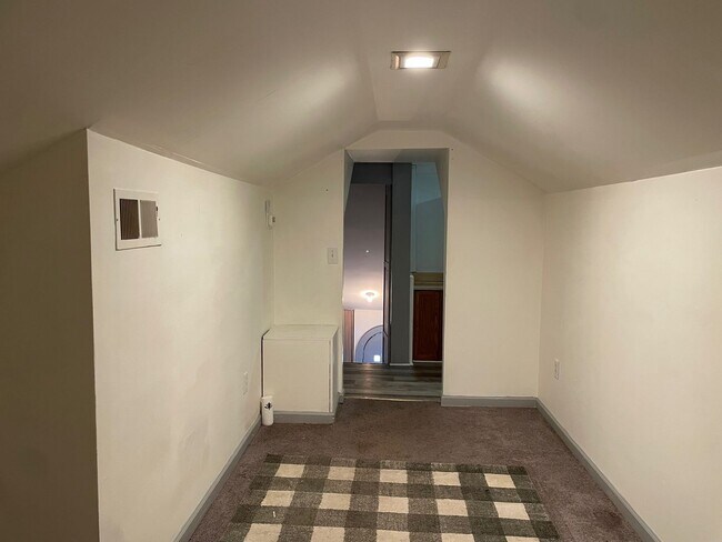 Building Photo - 1098